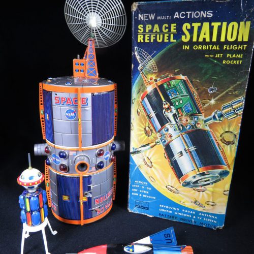 Antique Vintage Space Refuel Station - Waco – Japan Tin Lithograph Battery Operated Futuristic Space Craft Toy For Sale
