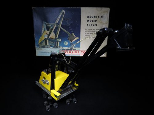 Antique / Vintage Mountain Mover Shovel - Sears Exclusive - Japan Futuristic Tin Lithograph Battery Operated Space Vehicle Toy For Sale